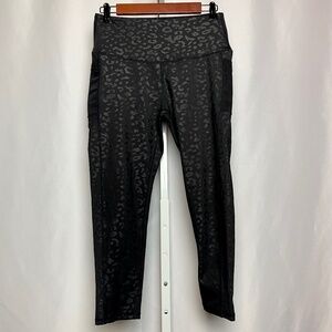 💙5/$15 Legend Womenʻs Black Cheetah Print Shin Length Leggings